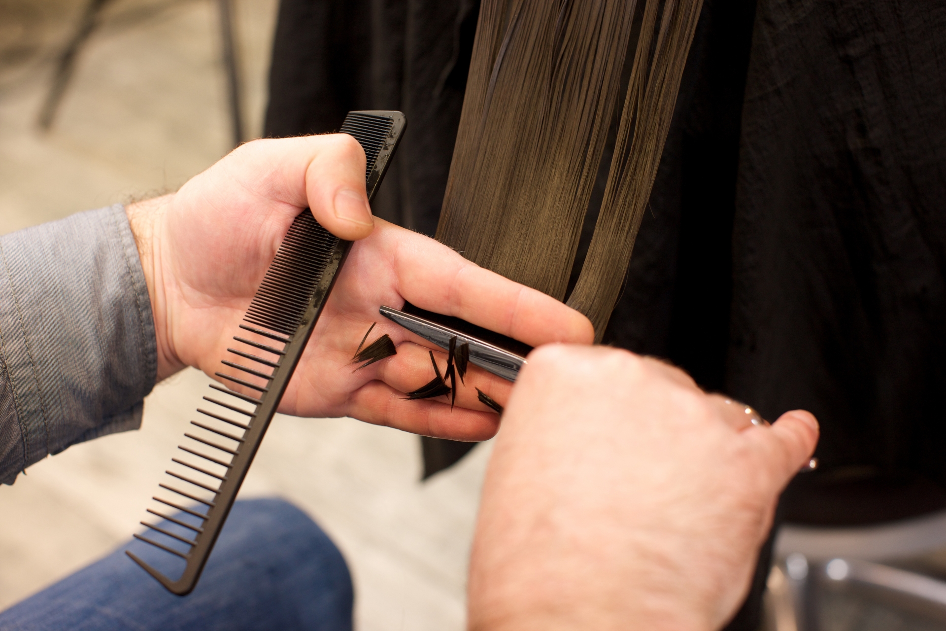 男性にも人気のエステやヘッドスパ、レディースシェービングなら貝塚市・貝塚久保団地近くの美容室「ビューティーサロンユートピア」。福祉理美容士による訪問カットも対応しております。